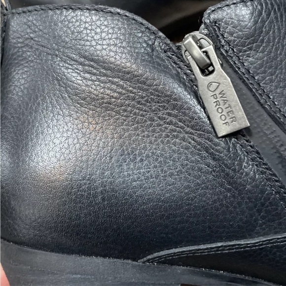 Like New!!! Vionic Cecily Ankle Bootie Boot Black Leather. Size 10W - Picture 8 of 11